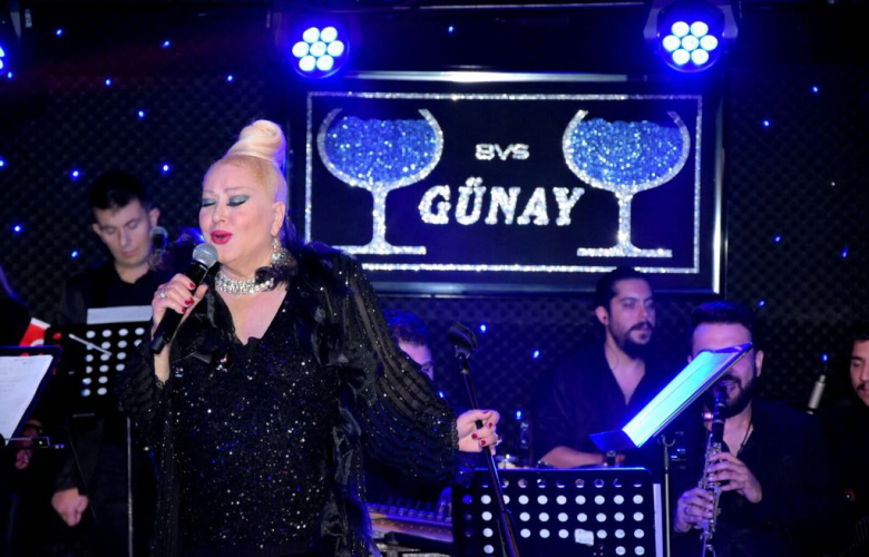 Muazzez Abacı Amerika’dan geldi, ayağının tozuyla Günay'da sahneye çıktı!