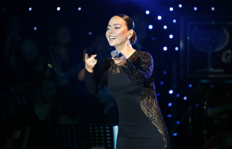 Ebru Gündeş, işine sarıldı...