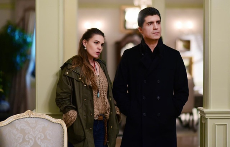 "İstanbullu Gelin"de Özcan Deniz ve Aslı Enver'in kızları olmak için sıraya girdiler