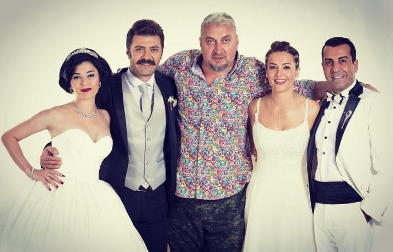 Yılın en olaylı düğününü izlemeye hazır mısınız? İki gelin, iki damat ile "Düğüm Salonu" nikaha hazır!