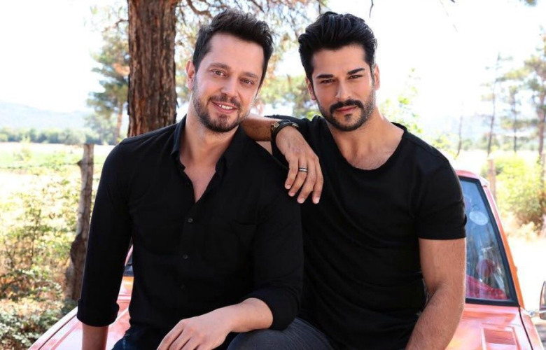 Burak Özçivit'ten flaş hamle! Bütün fotoğrafları sildi!