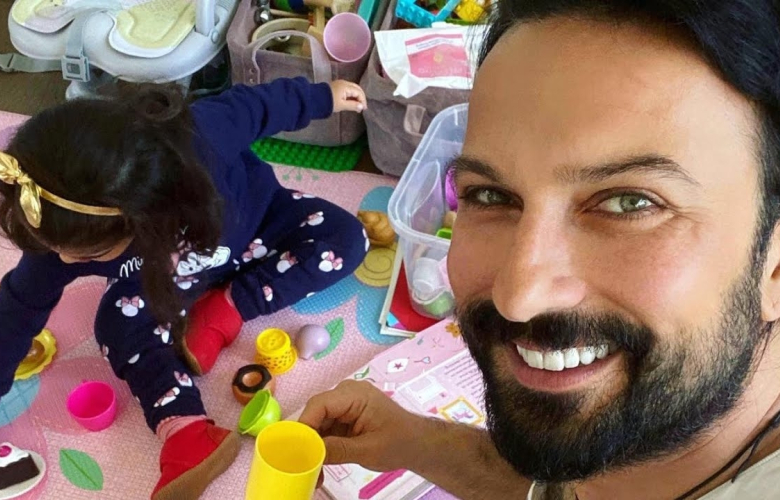 Ne yaptın Tarkan? Tarkan tütü giydi! 