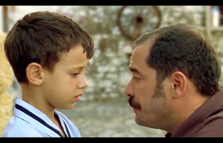 "Babam ve Oğlum" filminin ufaklığını görenler tanıyamıyor!