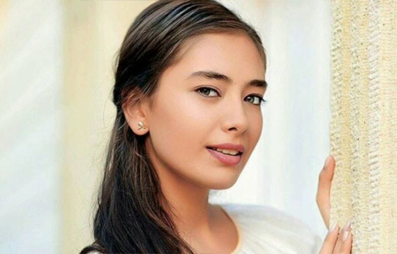 Neslihan Atagül'ün 3 milyon sevinci! 