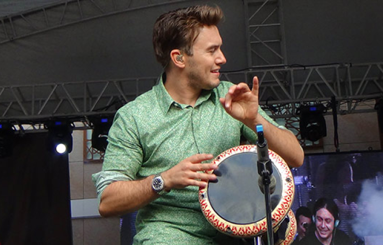 Mustafa Ceceli'den darbuka şovu!