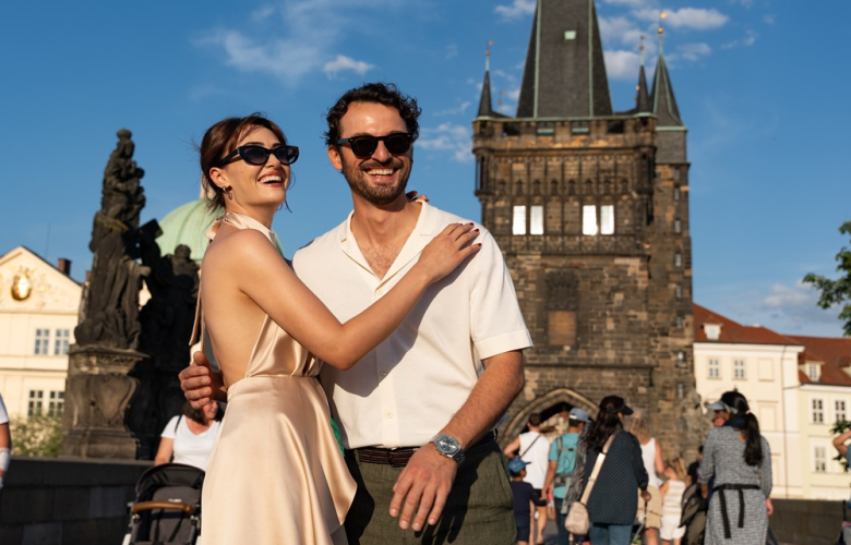 BİRKAN SOKULLU VE ESRA BİLGİÇ’TEN ROMANTİK HIRSIZ