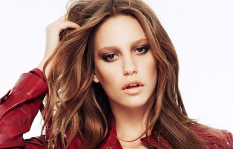 Serenay Sarıkaya'nın yolunu kestiler!