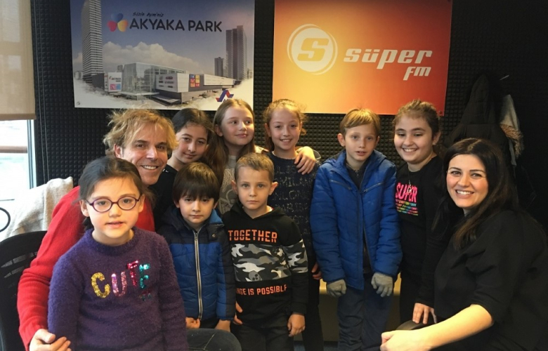 Soner Arıca minik hayranlarıyla buluştu