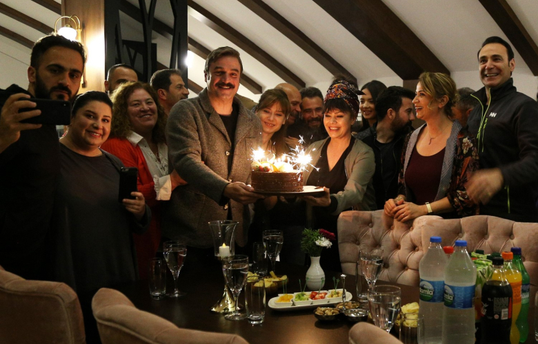 “Kalk Gidelim” set ekibinden Ufuk Özkan'a büyük jest!