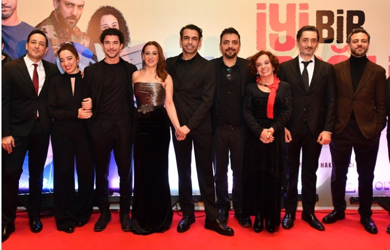 ‘İYİ BİR AİLE DEĞİLİZ’  FİLMİNİN GALASINA YILDIZ YAĞDI