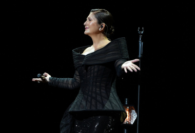 SİBEL CAN’DAN GÖRKEMLİ PERFORMANS 